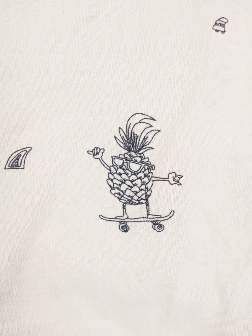 Quiksilver White Short-Sleeve Button-Up Shirt with Surf Print - Picture 6 of 8